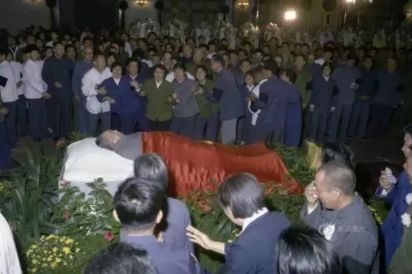 126张照片缅怀毛主席一生！