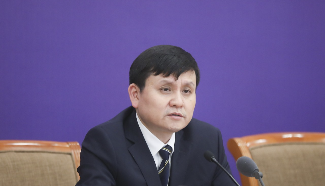 张文宏被举报，谁在递刀？