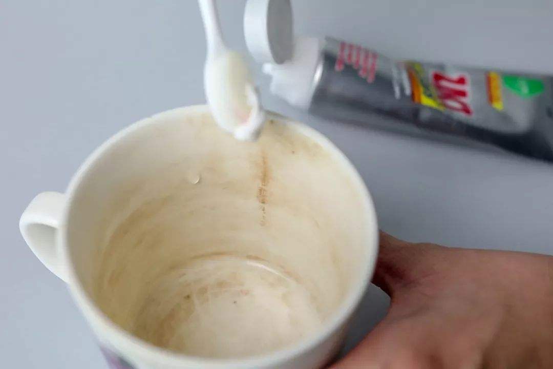 脏黄的茶具一泡就干净！去除茶渍太轻松！用这