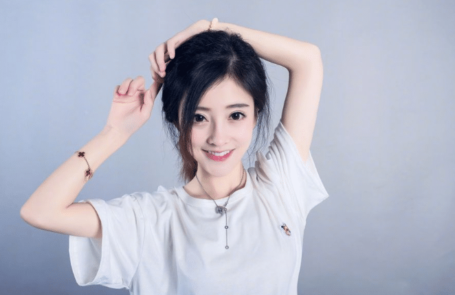 冯提莫果然不简单主播之前的职业曝光后网友纷