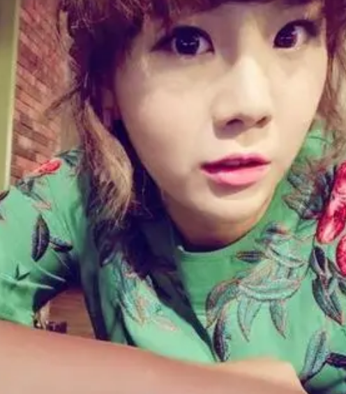 女星突发车祸,被撞到车辆几乎报废!到医院惊
