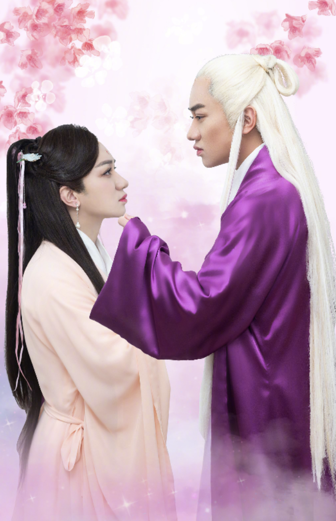 王祖藍曬兩個女兒問像誰，姐妹倆趴在床上顯呆萌，長相如復制粘貼