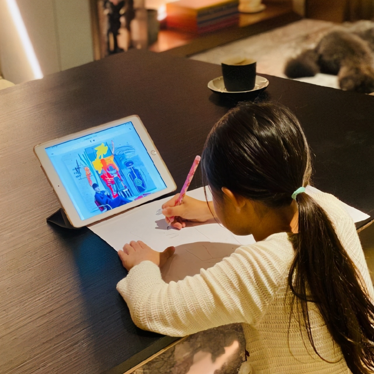 昆凌晒女儿写的英文诗，华美又细腻，赞海瑟薇浪漫基因来自周杰伦