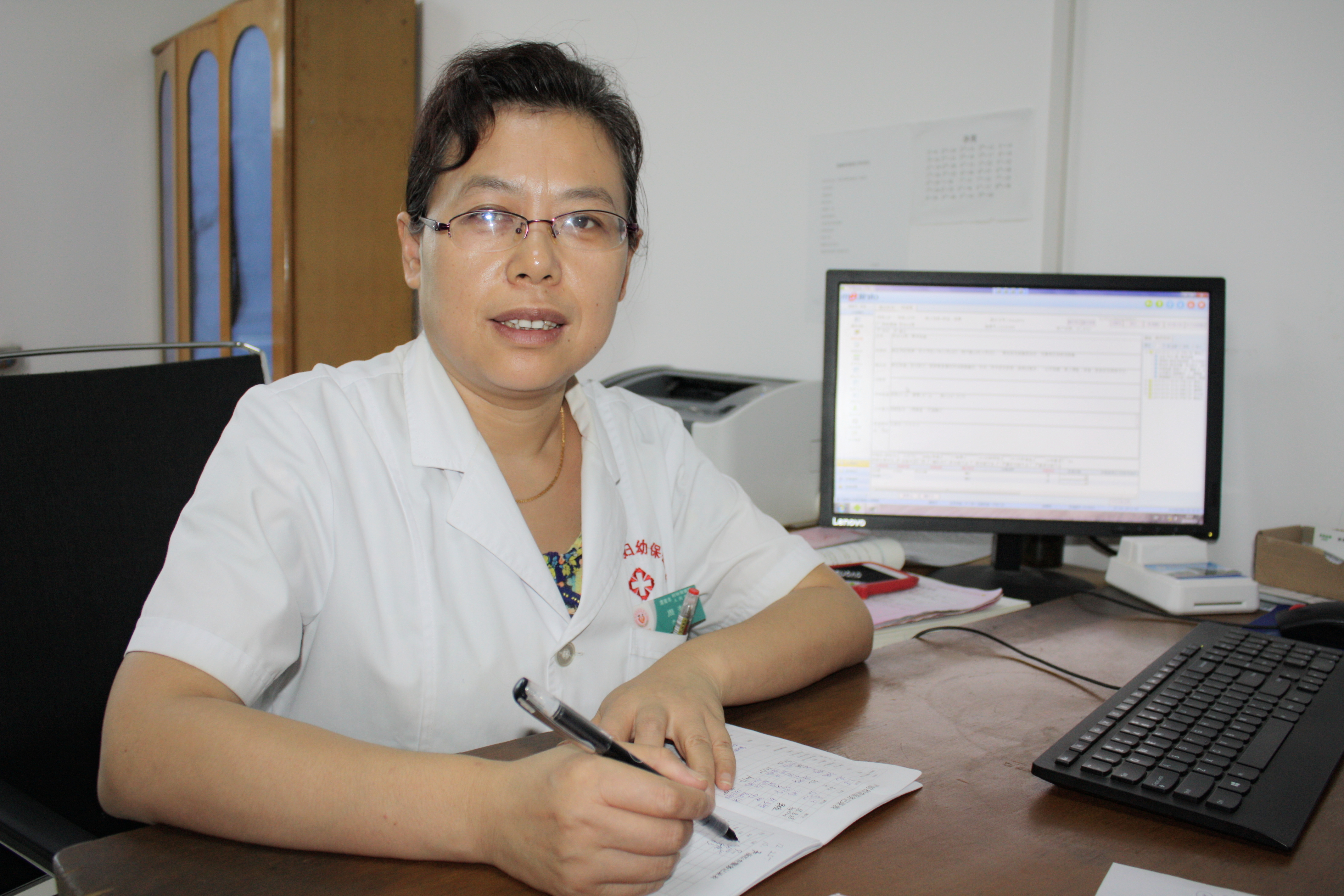 渭南青年名医迎接新生命的美丽天使渭南市妇幼保健院产一科主任周麦玲