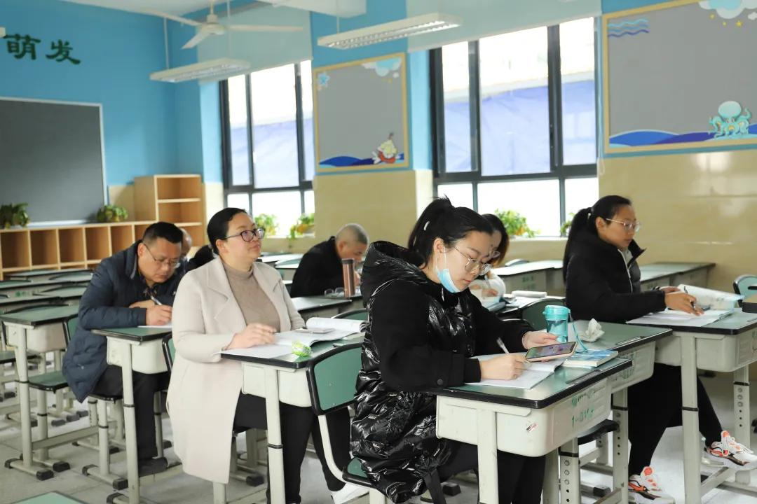 深入教材解读 提升数学素养——记天府新区南湖小学数学教研活动