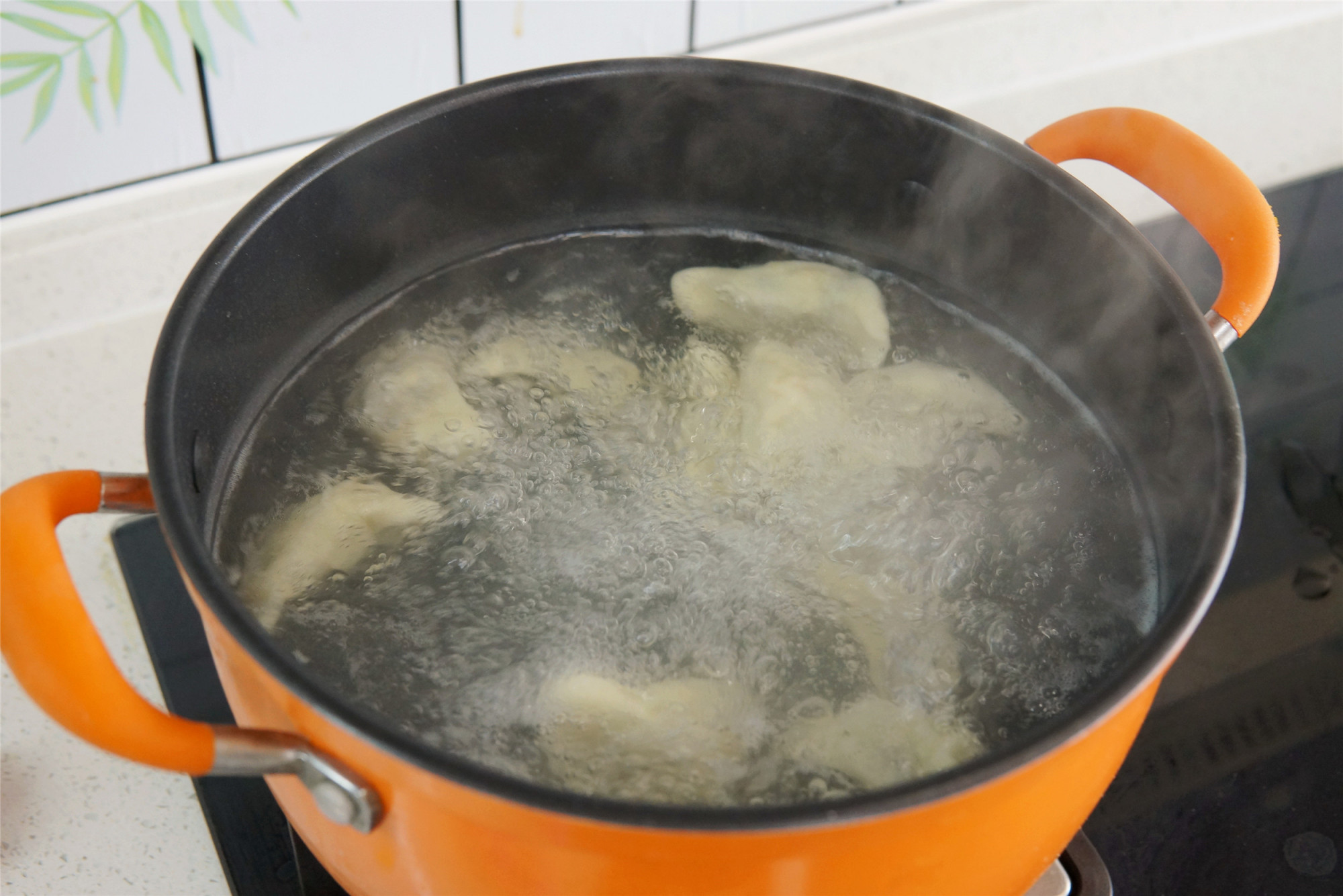 夏天别吃肉饺子了，这2种蔬菜特水嫩，包饺子清