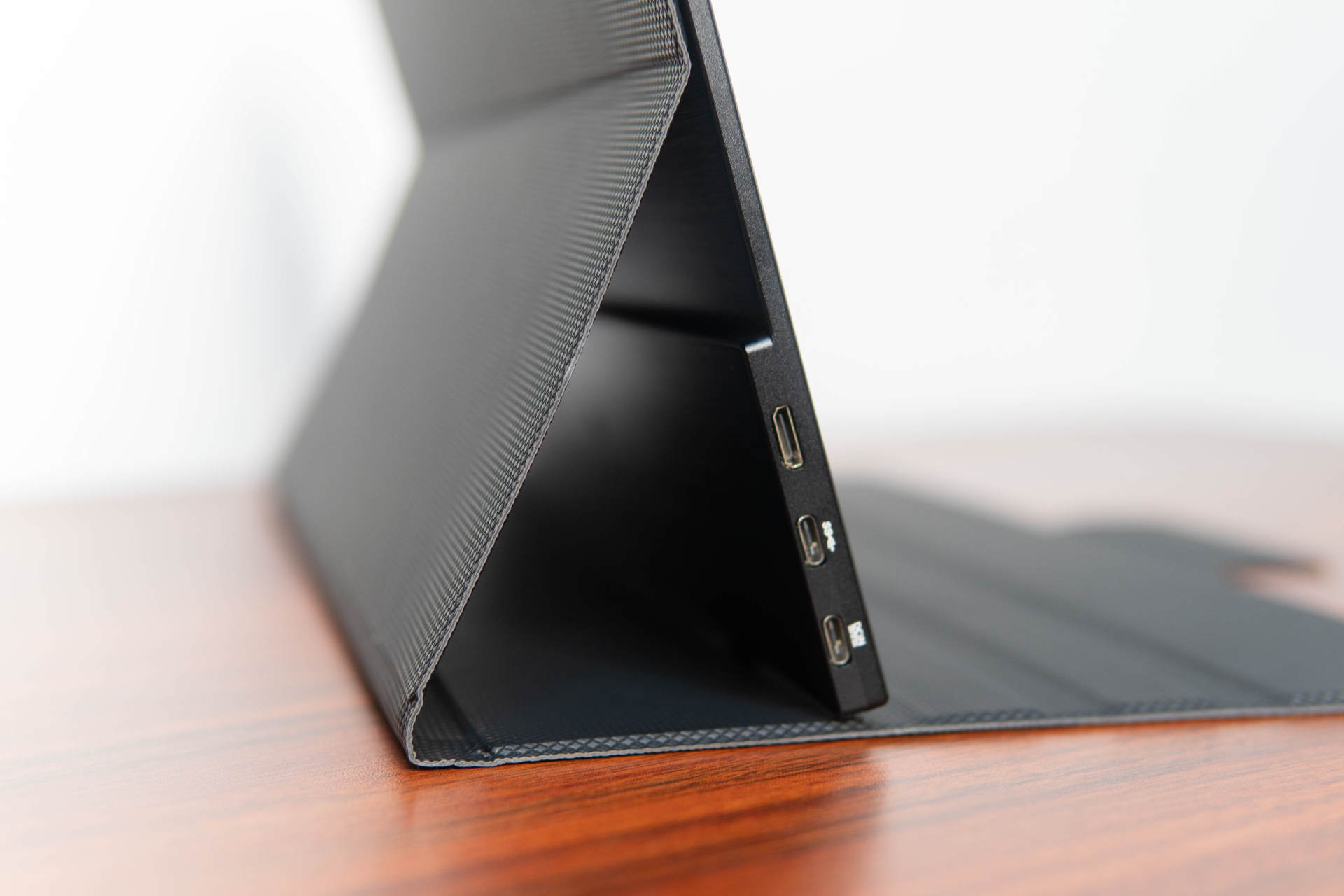 99% P3色域，10bit色深，这真是一块便携显示屏？