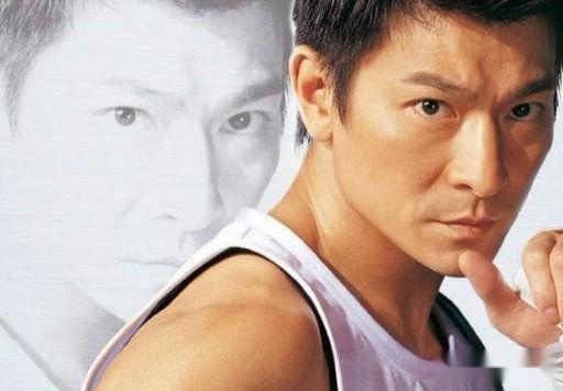 向华强能逼成龙下跪，打脸曾志伟，却不敢惹怒