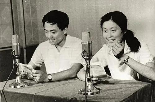 “国民大姐”敬一丹：嫁亿万富商，结婚40年，女