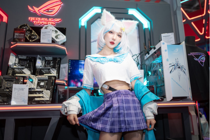 CF对抗赛+液氮超频 华硕主板引爆BW2021