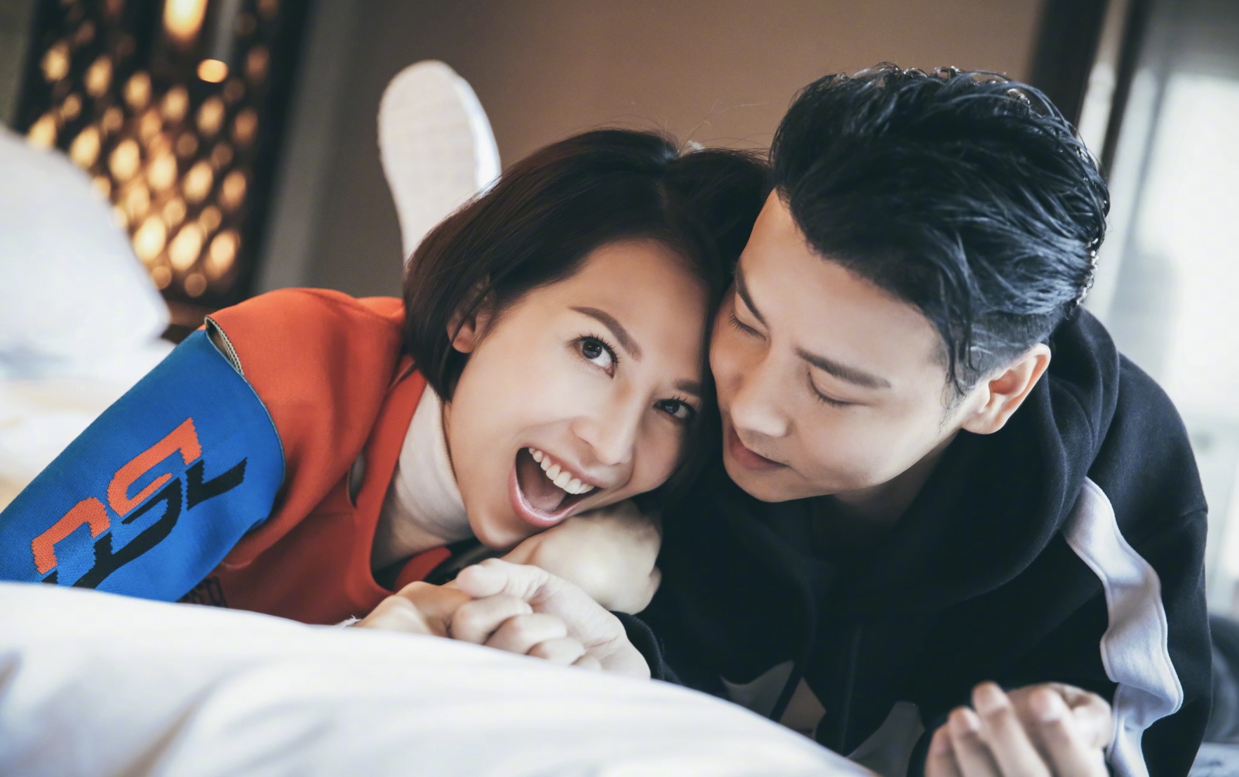 魚蛋1歲生日，蔡少芬哭得鼻子通紅，兒子被親成表情包萌態十足