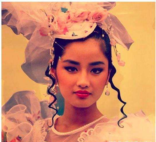 又老又丑认不出？顶“谋女郎”光环的超模瞿颖