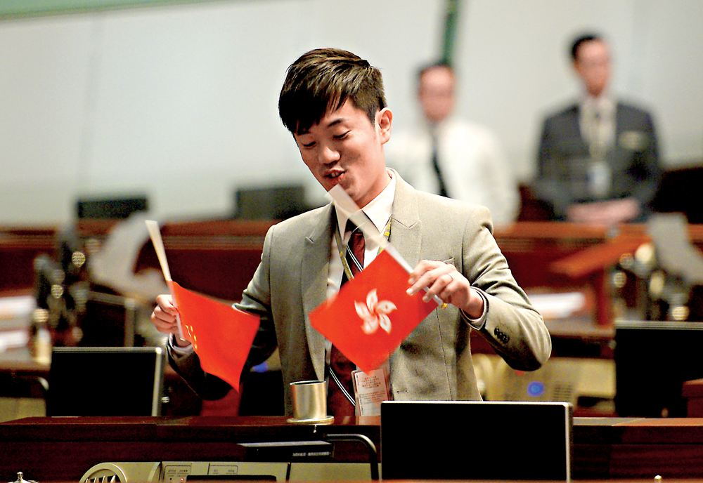 国安红线明确！郑松泰乱港罪行累累却假扮效忠，被DQ纯属咎由自取