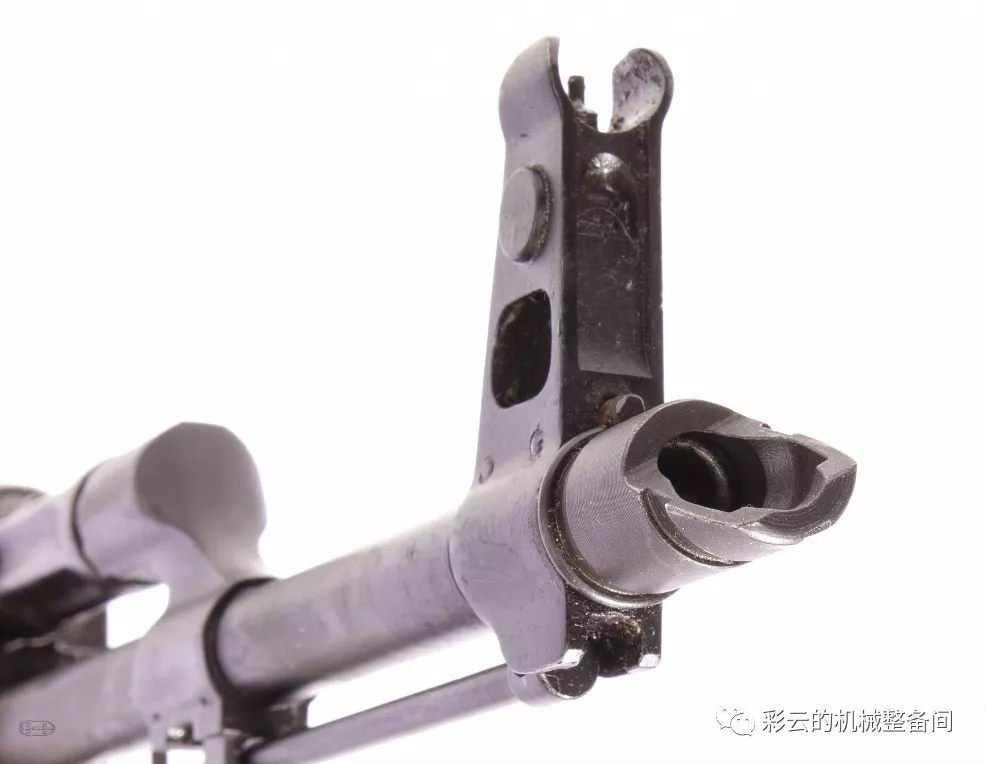 为什么AK-47退役得早？因为AKM更好啊