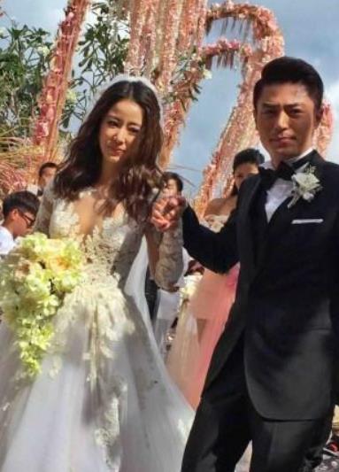 疑似婚变？从模范夫妻到貌合神离，林心如为何