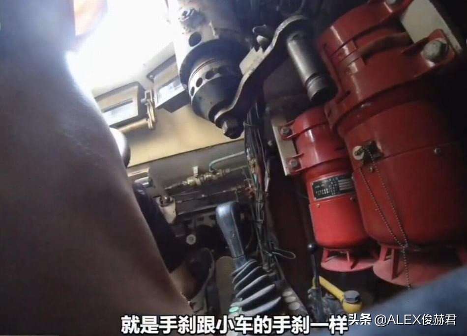 军事趣闻：62吨坦克溜车栽沟里，坦克有手刹么-第5张图片-大千世界
