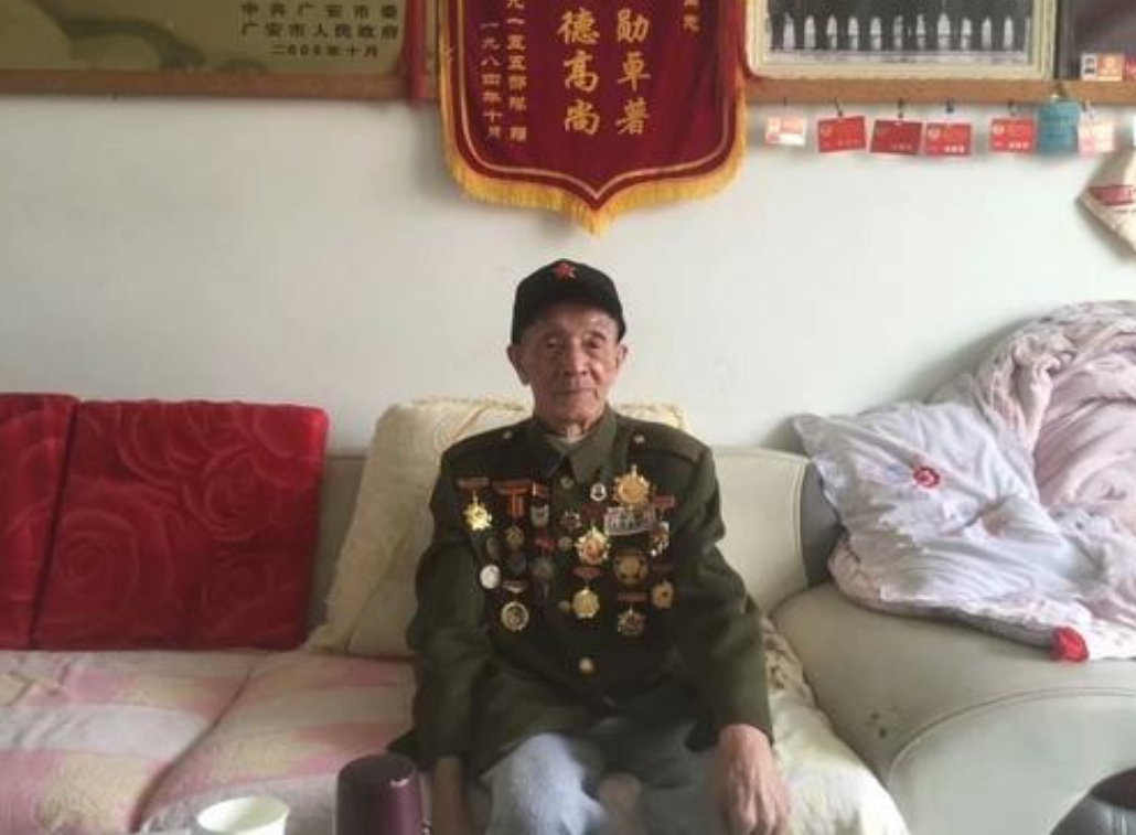一级战斗英雄归国失踪33年，中央登报寻找，邓小平：必须找到他