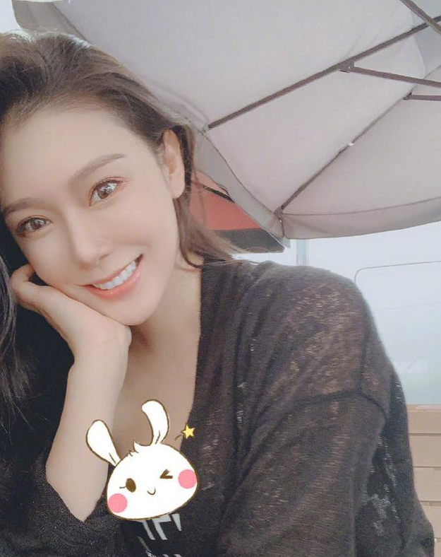 林丹退役，其出轨女主赵雅淇又被骂，发文称一