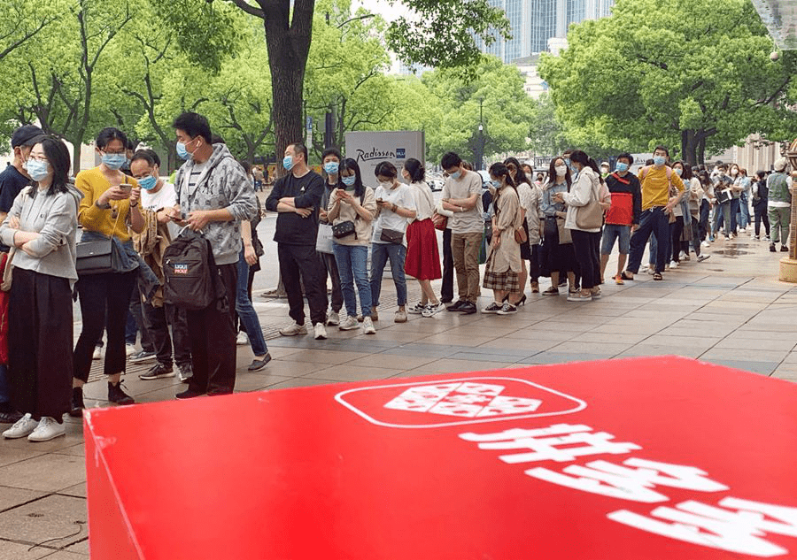 疯狂一幕上演！五一当天，上海人集体消费，排