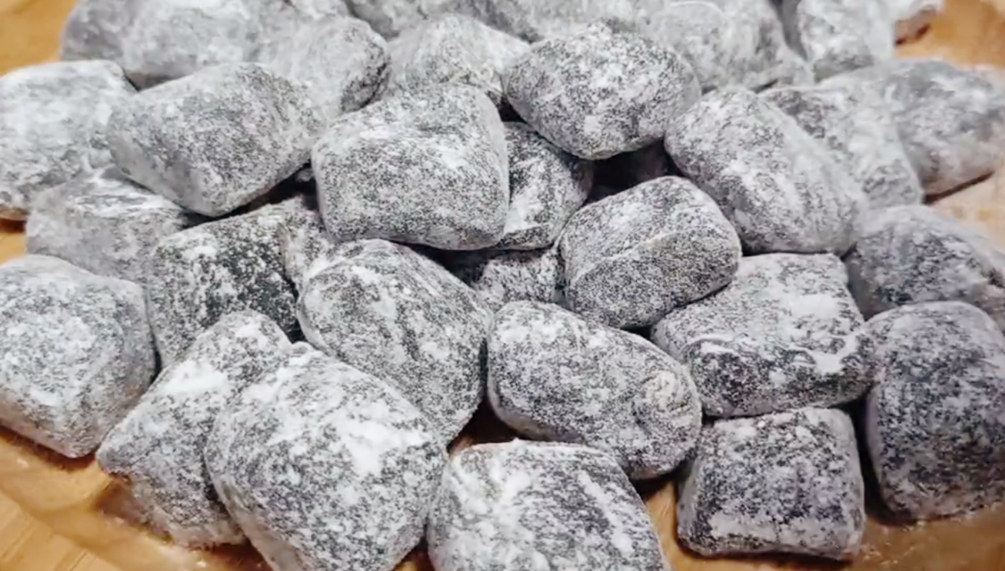 天气冷了，常做这手工古法黑姜糖来吃，简单易学，常吃全身都热和