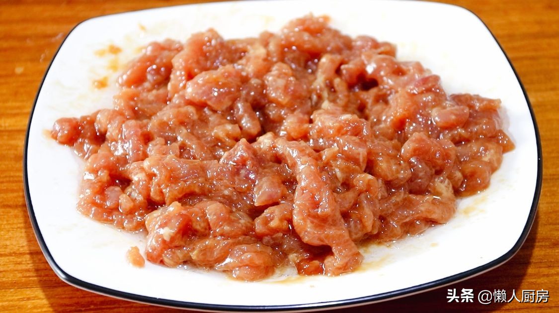 苦瓜炒肉絲，教你一招，肉絲又嫩又滑，一點都不柴