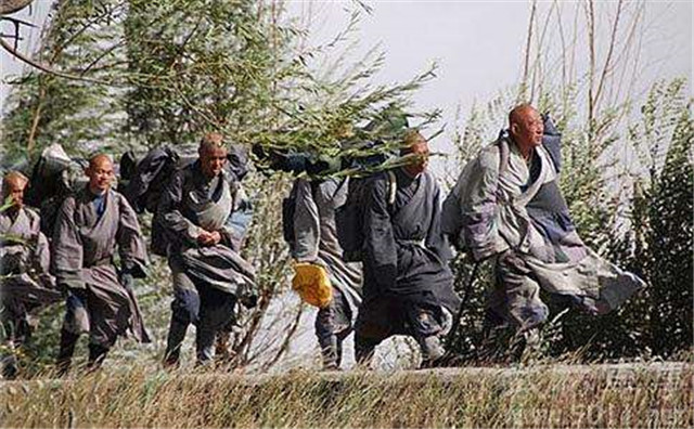 大悲寺僧人路过闹市却心如止水，梁宏达：这是