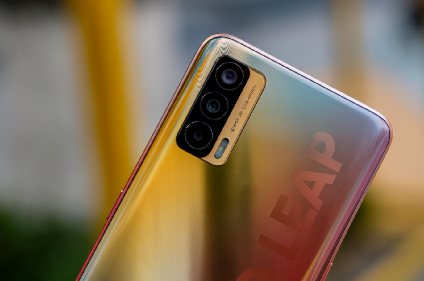 手机足够用就行了！预算2000元这5款手机超值，堆