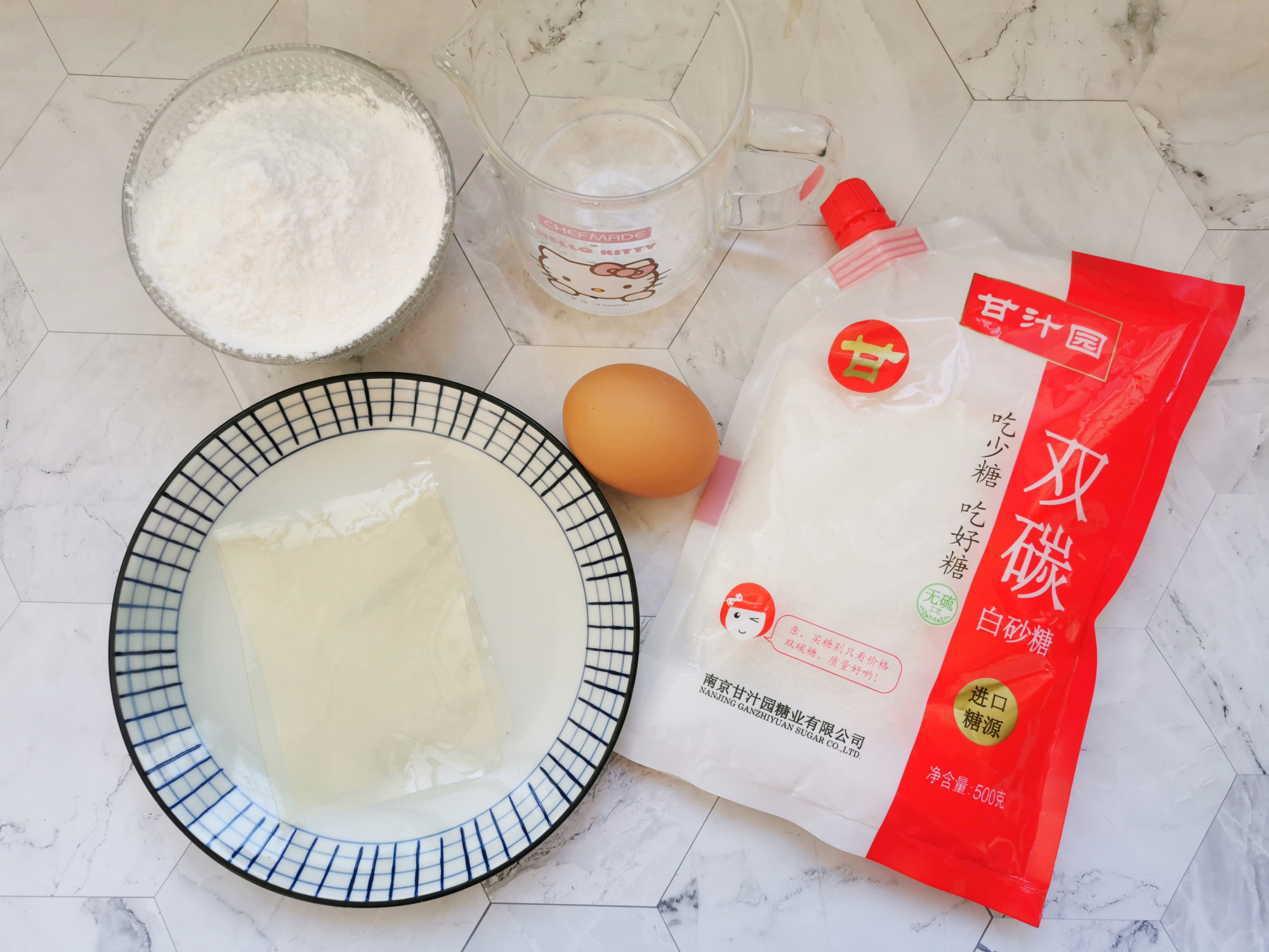 棉花糖也可以在家做，一個雞蛋做一盤，沒有添加劑，孩子吃得放心