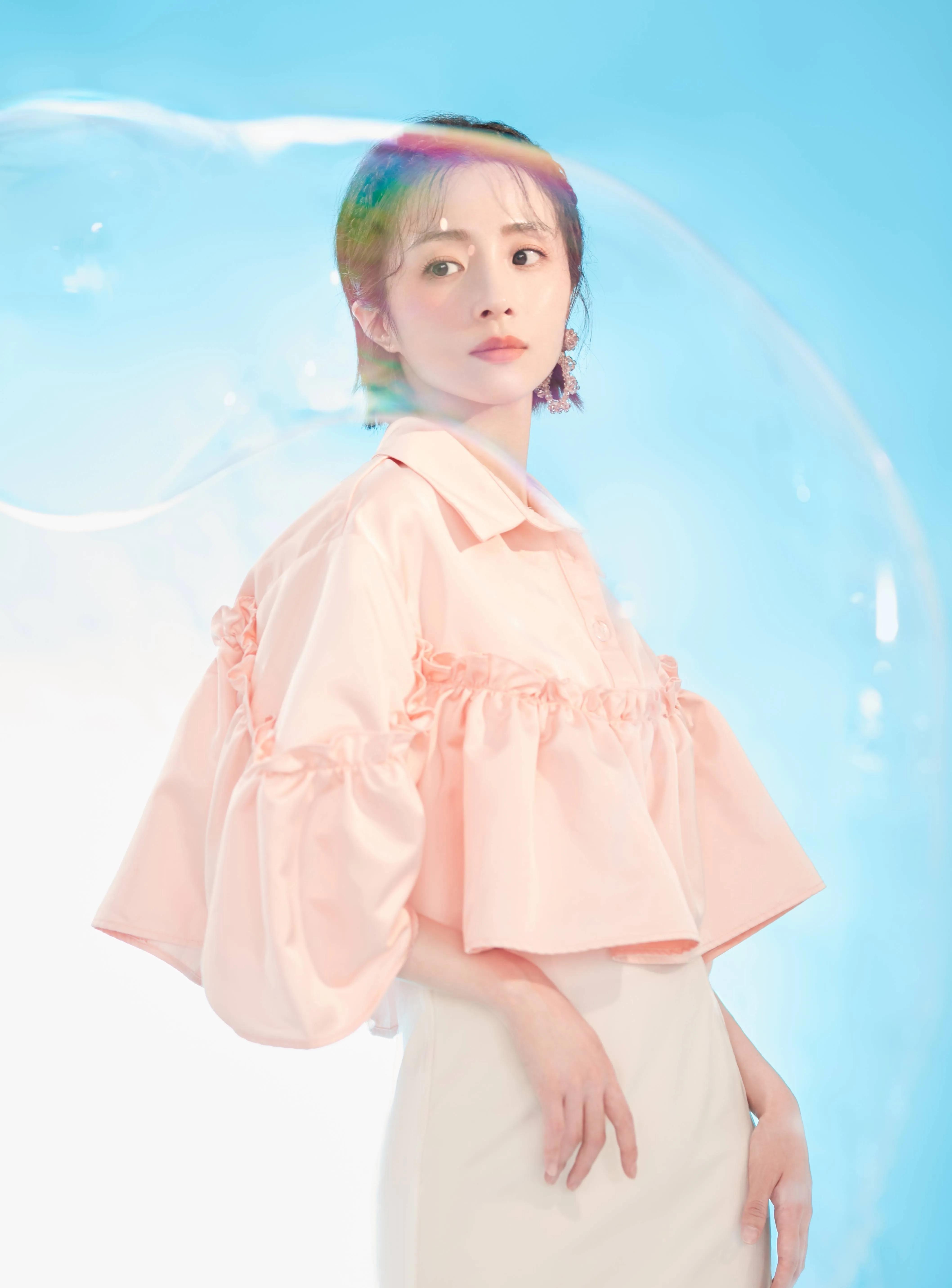 双胞胎姐妹，一个进娱乐圈一个出国留学，选择不同，人生也不同