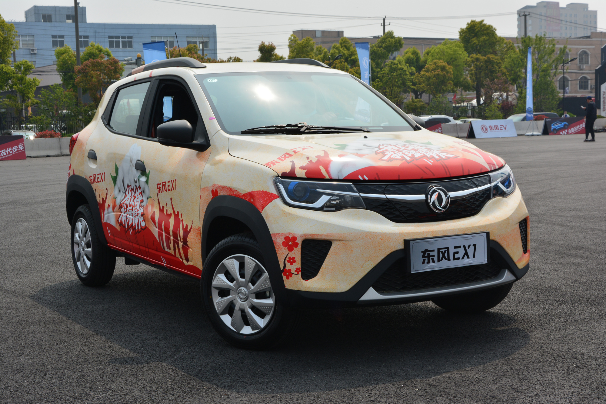 试驾:比宏光mini ev多两门的东风ex1,到底好在哪?
