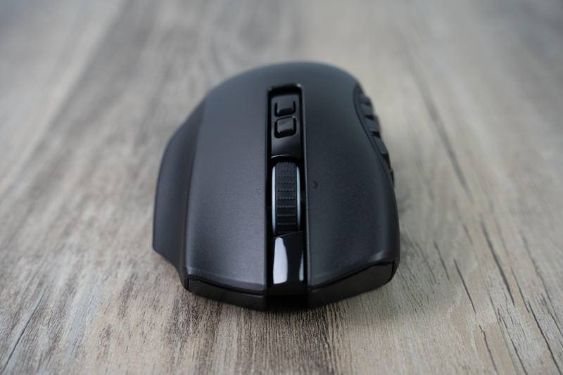 性能强劲，游戏类型通吃的雷蛇那伽梵蛇专业版鼠标体验