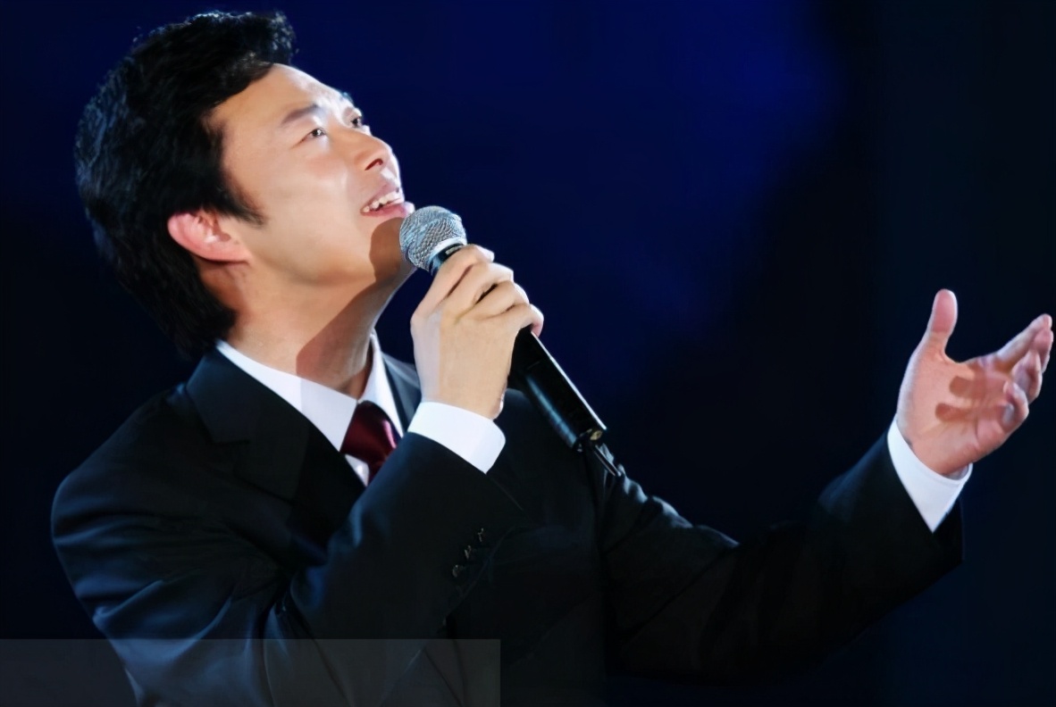 皈依佛门，却喝酒吃肉，穿60万袈裟，费玉清的姐