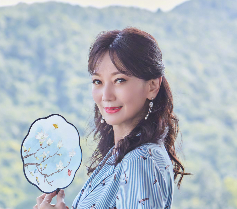 赵雅芝重游雷峰塔，“白娘子”这个角色跟了一辈子