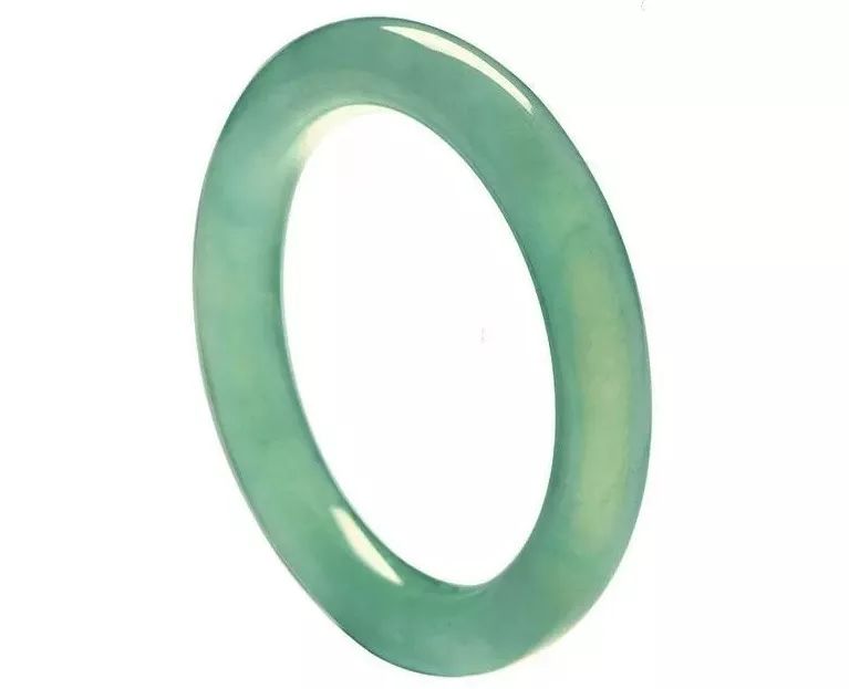 小伙80万买翡翠扳指，大家都觉得是假货，专家却