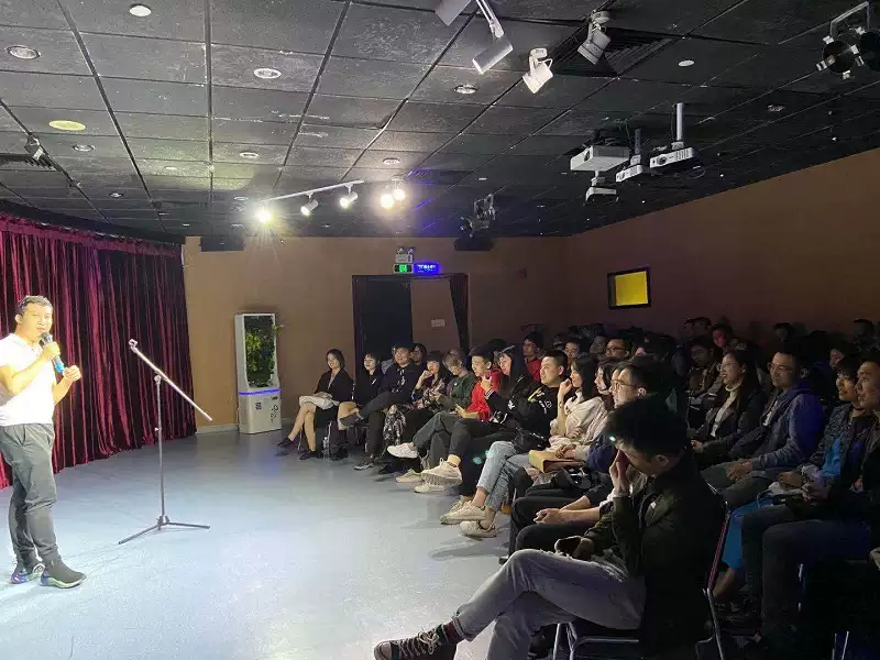 河马票务推荐深圳智同笑合出品脱口秀谷粒咖啡会所脱口秀小剧场