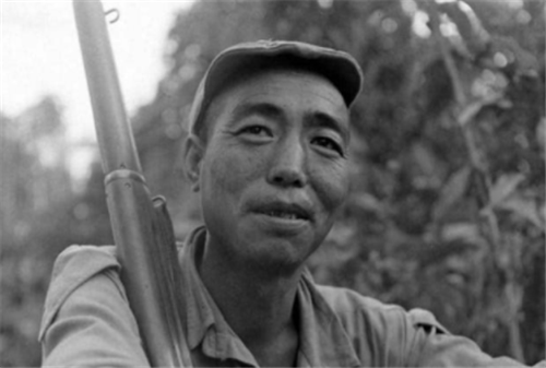 抗战士兵救了一名日本女护士，结婚40年后，才发