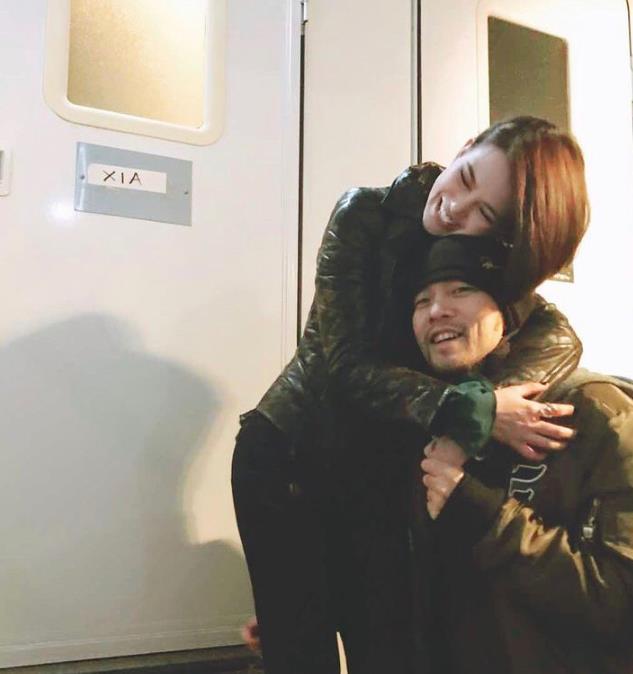 昆凌分享日常，生病時女兒幫按摩，需要老公周杰倫幫忙會發嗲撒嬌