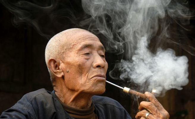 中国烟草公司有多牛，中国烟民有多少，马云马