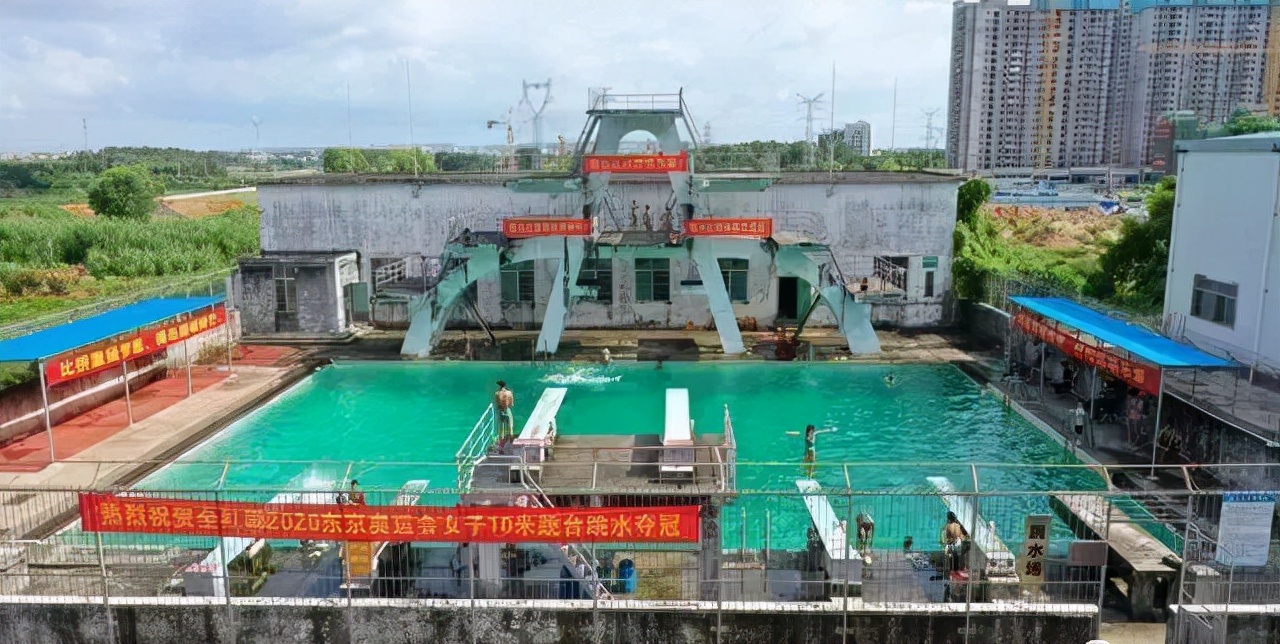 全红婵回湛江行程曝光！先回母校看望恩师，全家离村到市区过中秋