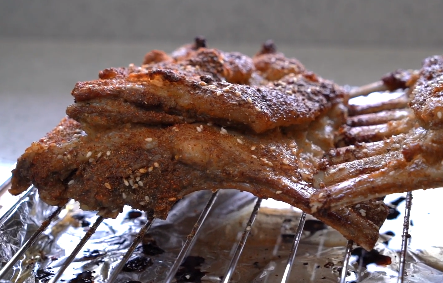 羊排這樣做才好吃，外酥里嫩，香辣過癮，做3斤都不夠吃，真解饞