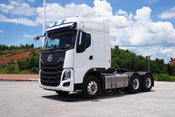 600马力+12速自动挡，详解1.2米大卧铺柳汽乘龙H