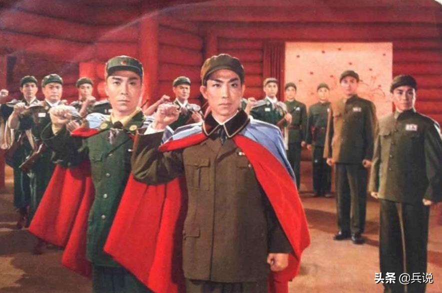 奇袭白虎团，志愿军乔装韩军，路上很蹊跷：队尾居然多出一人