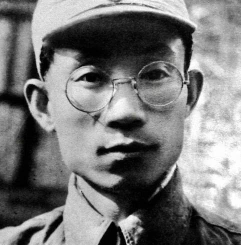 抗日战争和解放战争中，他是许世友的政委，为何只授少将衔