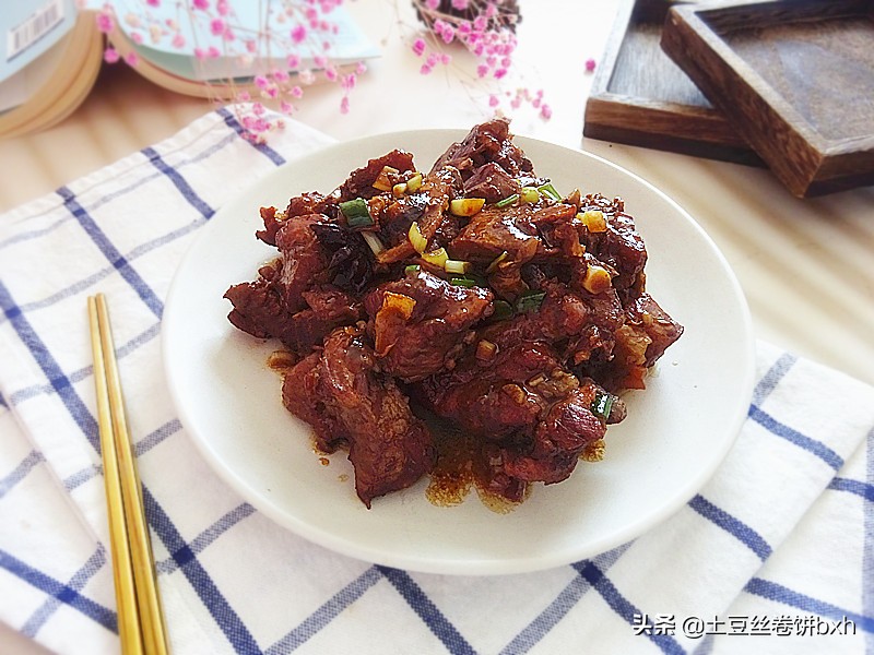 这个方法焖排骨，百吃不厌，不加一滴水，鲜香软烂又入味，特香