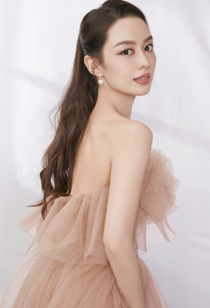 吉娜七夕前夜便秀恩爱，晒与郎朗贴脸同框，被赞越来越有夫妻相
