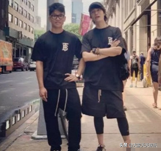 合照|陈坤儿子晒合照为陈坤庆生 俩人站在一起像兄弟，陈坤的颜值太能打了