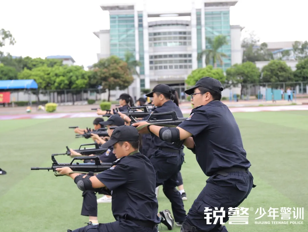 锐警少年警训夏令营：少年正路上，明日可期