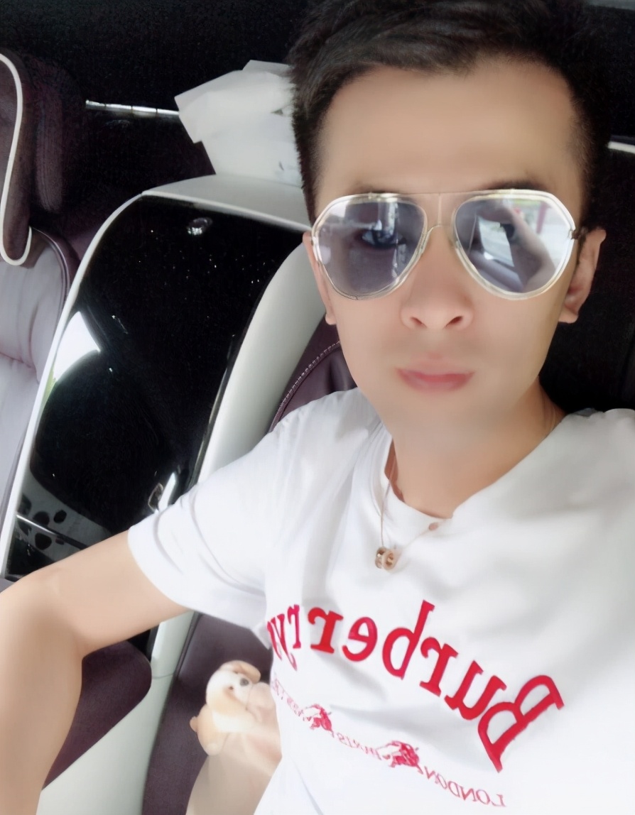 辛巴到底什么原因?病情恶化还是与李佳琪薇娅事件