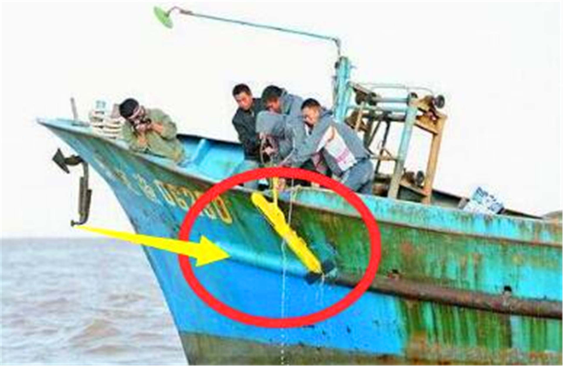 中国渔民立大功，无意间捞到5000吨“巨宝”，美