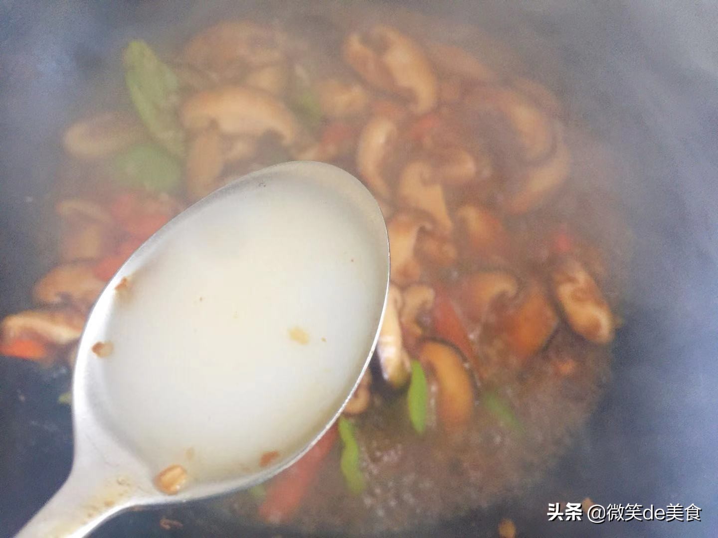 香菇好吃的做法，不放肉也鲜香浓郁，必须要多吃一碗米饭
